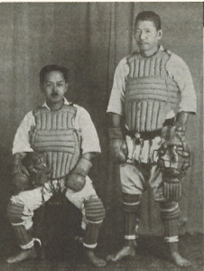 Kenwa Mabuni (seated) utilizingprotective equipment in his training